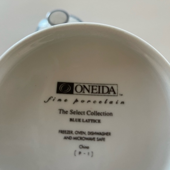 Blue Lattice Fine Porcelain by Oneida Tea Pot - Picture 4 of 5